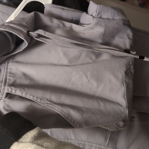 NWOT Grey's Anatomy Active Scrub Set In Light Grey - Picture 4 of 6